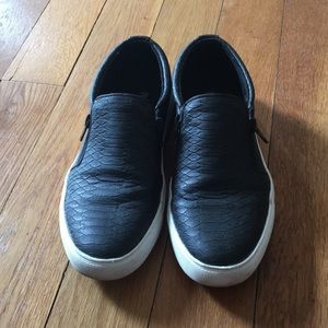 Slip on black sneakers